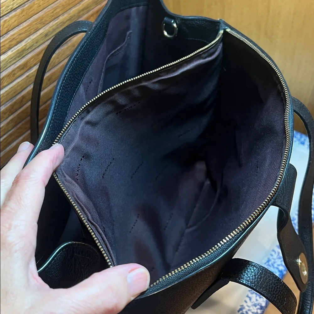 Coach Charlie turnlock tote bag in black pebble grain leather - Picture 16 of 17